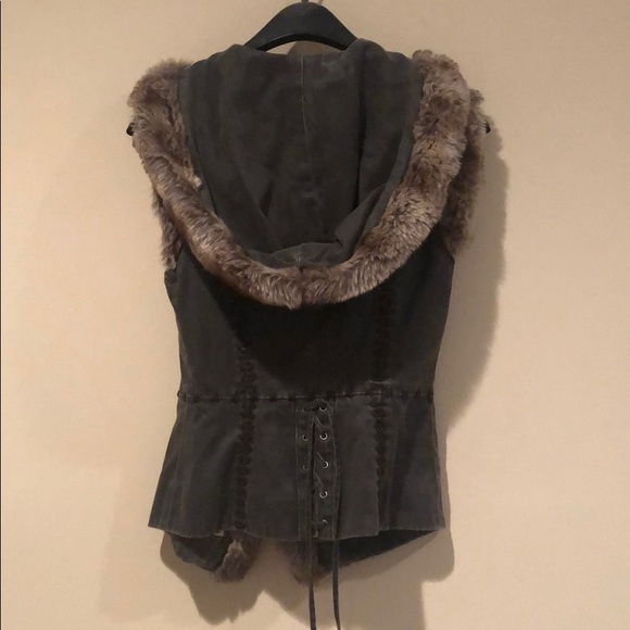 Vest - Picture 2 of 4